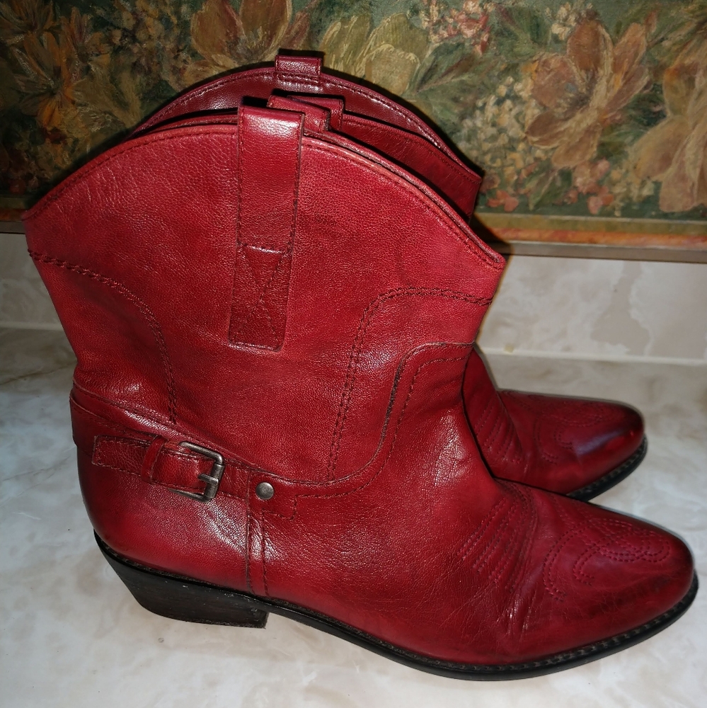 Boots size 10